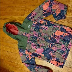 North Face kids dry vent rain jacket. Size 10-12. Hood, pockets, mesh lining.